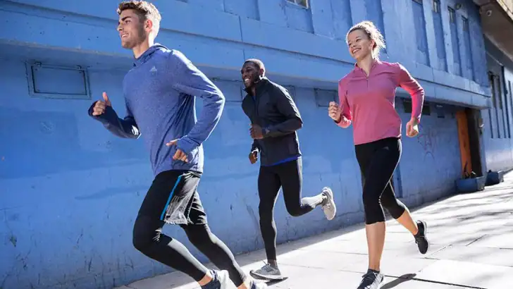 adidas: sneakers och kläder feature graphic